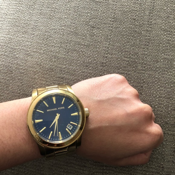 MICHAEL KORS MEN’S WATCH • sized for a woman - Picture 1 of 3